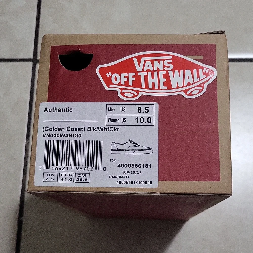 Vans - Picture 8 of 10